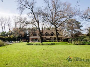 Casa · 491m² · 5 Dormitorios · 4 Cocheras · Casa en Impecable Estado en Venta - Teresa Urdapilleta Propiedades