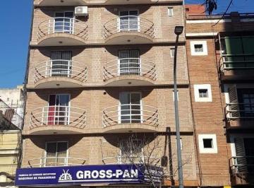 Departamento · 35m² · 2 Ambientes · Alquiler – Departamento de 1 Dormitorio en El Centro, Sobre Av Sarmiento