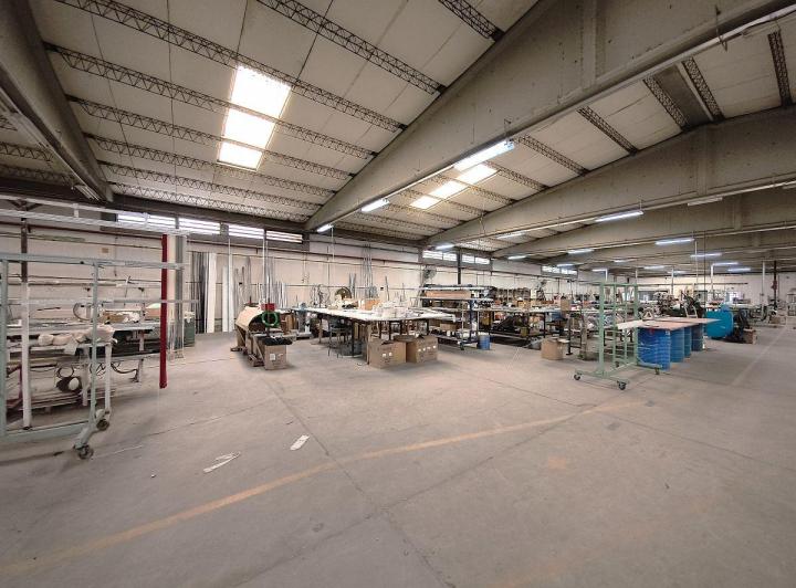 Bodega-Galpón · 2400m² · 30 Ambientes