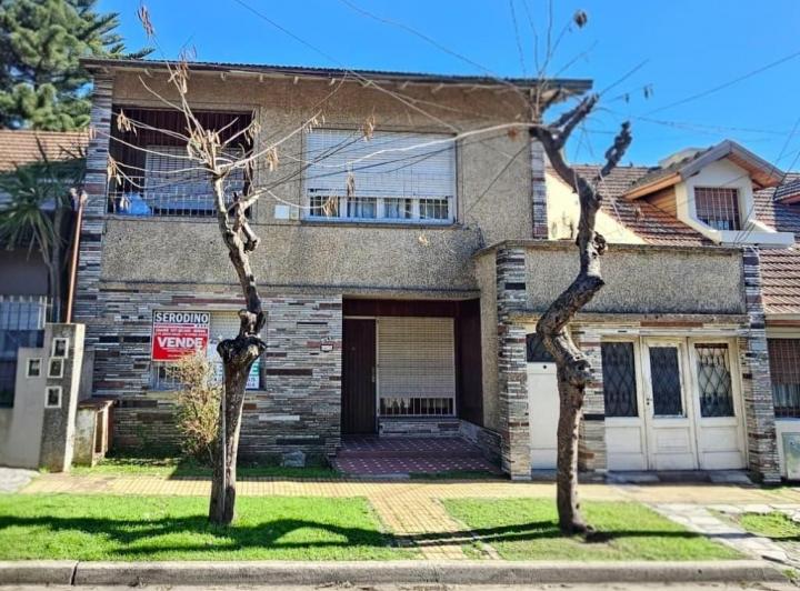 Casa · 228m² · 6 Ambientes · 1 Cochera