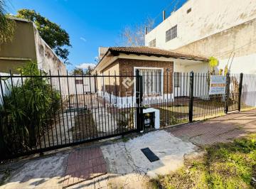 Casa de 4 ambientes, Berazategui · Casa 4 Ambientes con Cochera en Alquiler - Berazategui