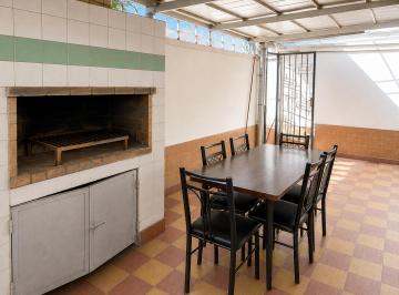 Patio y Parrilla · Amplia Casa de 4 Habitaciones, 3 Baños y Patio – 4ª Sección