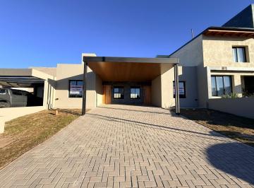 Casa · 180m² · 4 Ambientes · 2 Cocheras · Duplex de 2 Dorm. a Estrenar en Docta Av