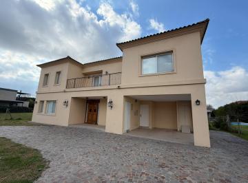 Casa · 220m² · 4 Ambientes · 3 Cocheras · Casa en Alquiler, 4 Ambientes, en Haras Santa Maria, Escobar, Gba Norte