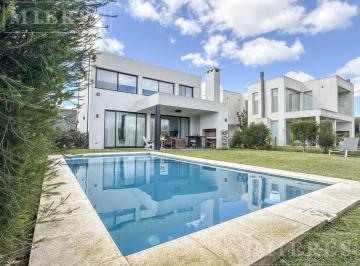 Casa · 160m² · 5 Ambientes · Casa en Venta en El Barrio Los Castaños, Nordelta