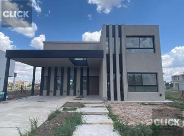 Casa · 217m² · 6 Ambientes · 2 Cocheras · Casa en Venta 6 Ambientes en Canning Chico