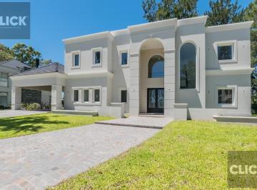 Casa · 342m² · 6 Ambientes · 5 Cocheras · Casa 6 Ambientes en Venta en Saint Thomas Oeste