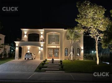 Casa · 272m² · 5 Ambientes · 6 Cocheras · Casa en Venta 5 Ambientes en Saint Thomas Oeste