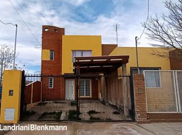PH · 210m² · 4 Ambientes · 1 Cochera · Dúplex Dos Habitaciones C/cochera en Plottier