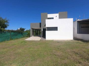 Casa · 138m² · 5 Ambientes · 2 Cocheras · Venta Casa Villa Catalina Primera Etapa