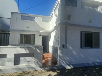 Casa · 80m² · 4 Ambientes · Casa en Alquiler de Dos Dorm. en Zona Sur
