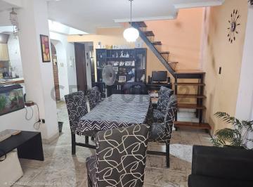 Casa · 130m² · 4 Ambientes · 1 Cochera · Venta Casa 3 Dorm. en Caseros