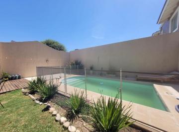 Casa de 4 ambientes, Córdoba · Alquiler Mensual Anual Amoblado - 3 Dorm. | - Piscina - Poeta Lugones