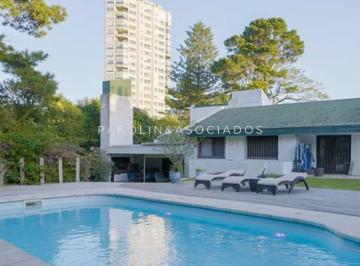 Foto1 · Casa en Venta de 3 Dorm., Ubicada en Playa Mansa