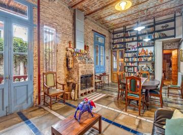 Casa · 360m² · 10 Ambientes · 1 Cochera · Venta PH Exclusivo de 5 Amb, con Pileta y Patio, Mas 3 Deptos de Dos Amb C/u, en Nuñez.