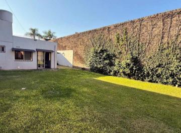 Casa · 82m² · 3 Ambientes · Casa en Venta 2 Dorm. con Patio Apta Credito