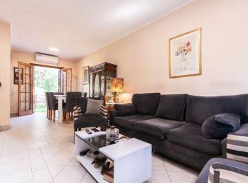 Casa · 120m² · 5 Ambientes · 2 Cocheras · Casa en Venta 5 Ambientes en Adrogue - Oportunidad