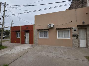 Casa · 100m² · 6 Ambientes · 2 Cocheras · Casa 4 Ambiente en Venta en Llavallol