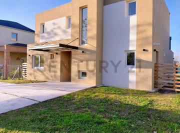 Casa · 146m² · 5 Ambientes · 3 Cocheras · Casa en Venta Barrio San Pablo, Pilar. 5 Ambientes con Pileta. Acepta Financiación.
