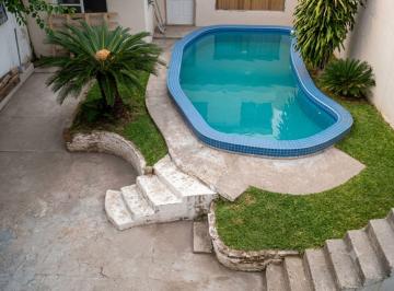 Casa · 290m² · 8 Ambientes · 1 Cochera · Casa en Venta Bloque en Lanus Ideal Inversor