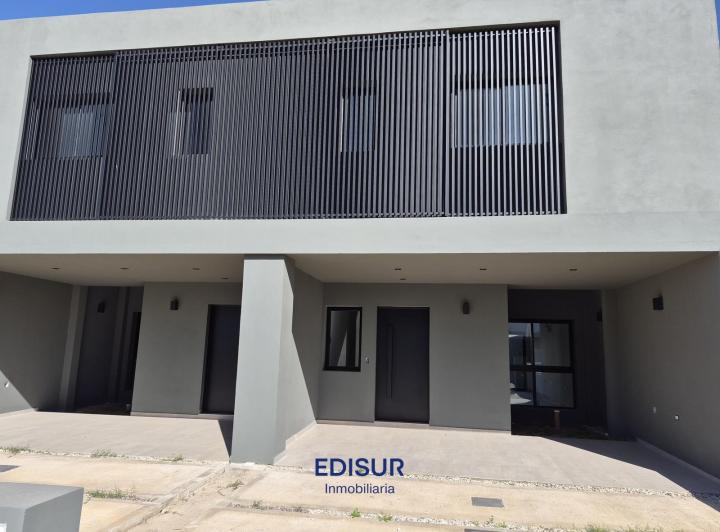 Casa · 135m² · 5 Ambientes · 2 Cocheras