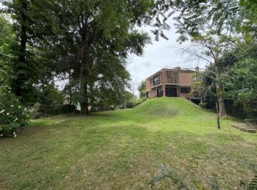 Casa · 238m² · 5 Ambientes · 2 Cocheras · Casa en Venta. Cuba Villa de Mayo.