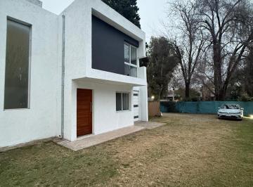 Casa · 117m² · 4 Ambientes · 1 Cochera · Alquiler Duplex 3 Dorm Housing Villa Allende