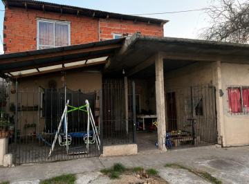 Casa · 120m² · 3 Ambientes · 1 Cochera · Casa en Venta en Berazategui - Amplio Lote con Gran Potencial