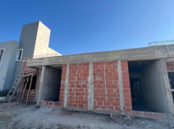 Casa · 100m² · 3 Ambientes · 1 Cochera · Posesion 120 Dias - Escucha Propuestas - C/ Cochera y Caldera Dual