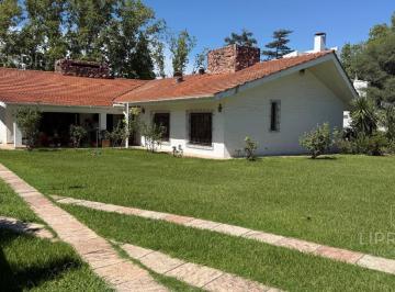 Casa · 489m² · 6 Ambientes · Apto Credito - 1585 m² de Terreno - Escucha Propuesta