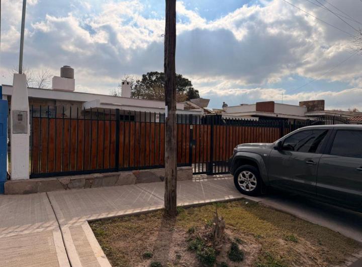 Casa · 250m² · 1 Ambiente · 2 Cocheras
