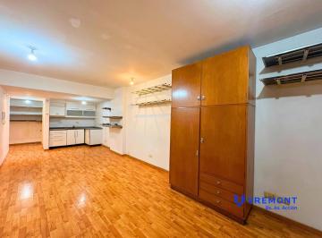 Departamento · 22m² · 1 Ambiente · Monoambiente en Buen Estado, Al Frente con Balcon. a m de Av Belgrano. en El Barrio de Monserrat!