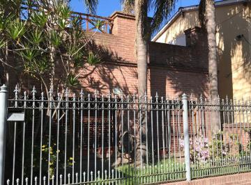 Casa de 4 ambientes, Lomas de Zamora · Casa con Garaje y 3 Dorm. en Alquiler en Lomas de Zamora