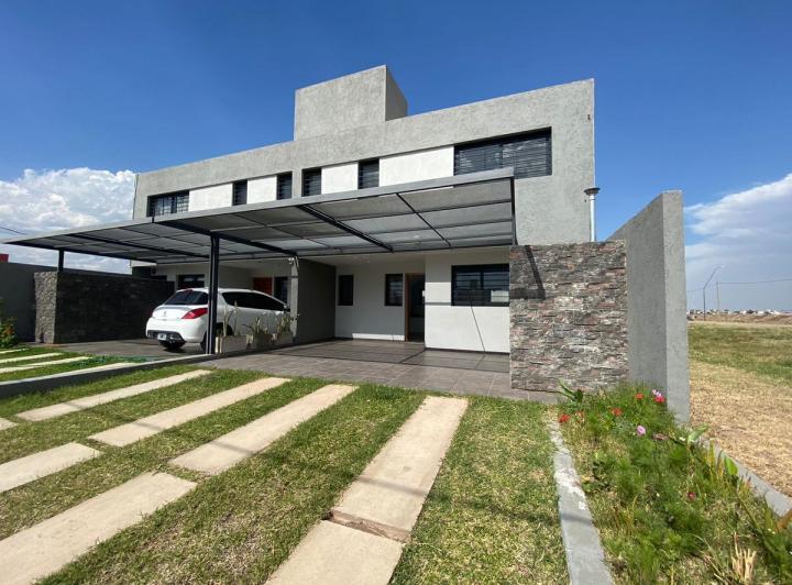 Casa · 150m² · 4 Ambientes · 1 Cochera