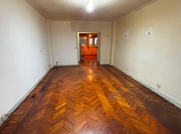 Departamento · 105m² · 3 Ambientes · Alquiler de Dpto. 3 Amb. con Dep. y Balcón