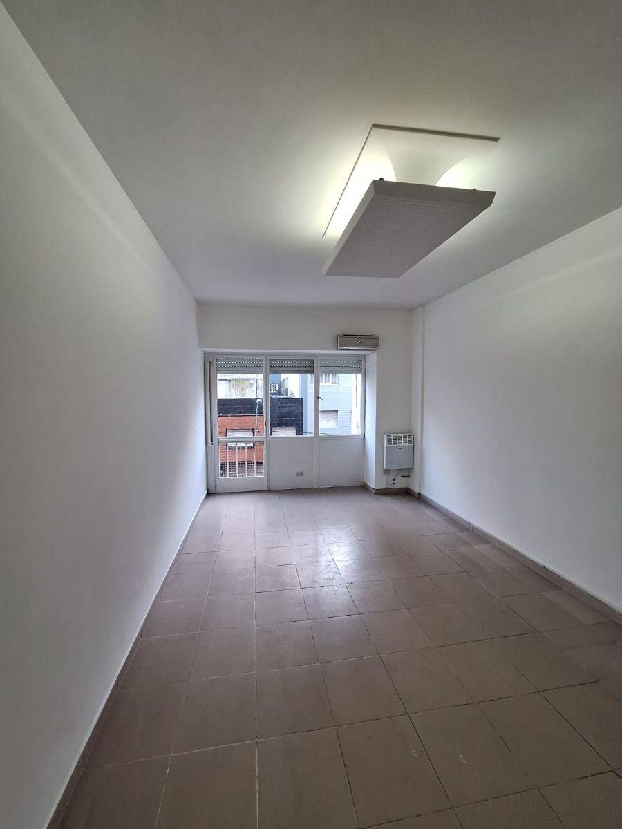 Alquiler: Excelente 2 Ambientes al Frente con Balcón – Zona Aldrey