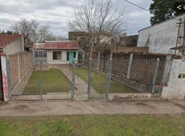 Casa · 62m² · 3 Ambientes · 2 Cocheras · Venta Casa con Gran Terreno en Longchamps