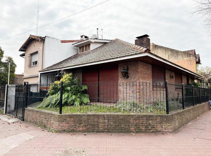 Casa · 140m² · 5 Ambientes · 1 Cochera