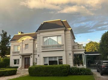 Casa · 345m² · 5 Dormitorios · 2 Cocheras · Venta Casa La Martinica Pilar