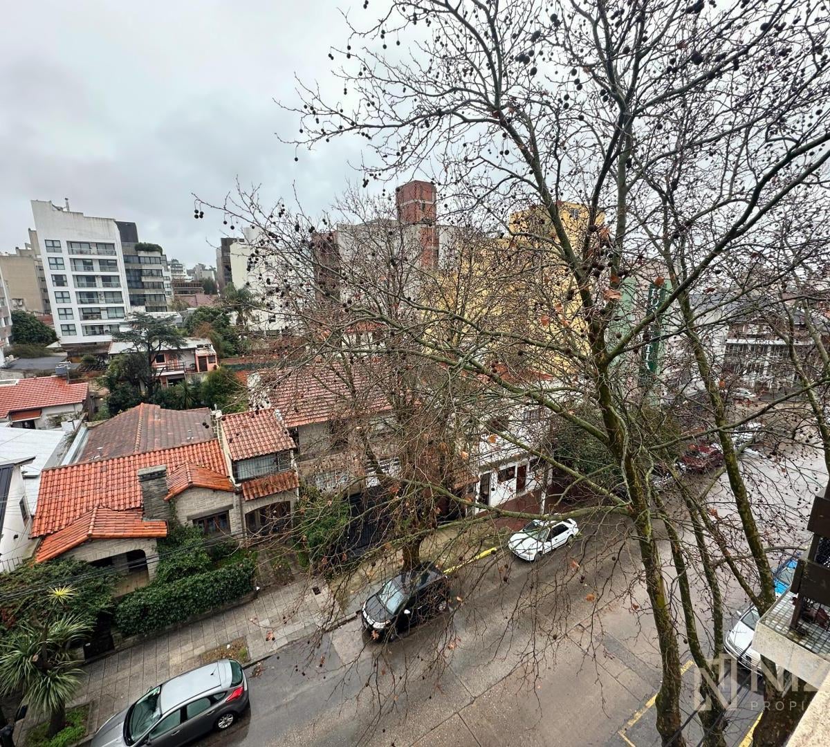 Alvarado y Sarmiento - Monoambiente en venta