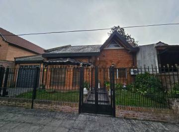 Oficina comercial · 207m² · 5 Ambientes · 1 Cochera · Casa de 5 Ambientes en Venta con Pileta, Quincho y Amplio Parque en Bella Vista