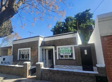 Casa · 65m² · 4 Ambientes · Alquiler Casa 2 Dorm. con Jardin y Asador Cullen 1300
