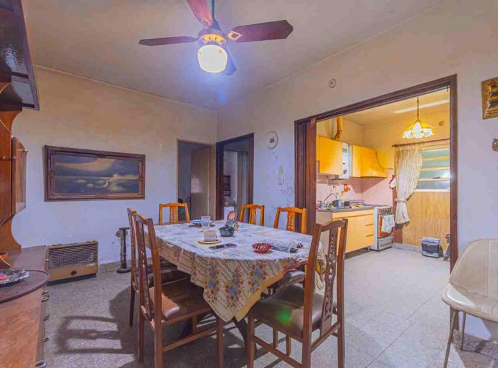 Casa · 71m² · 7 Ambientes · 1 Cochera