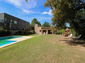 Casa · 70m² · 2 Ambientes · 2 Cocheras · Venta de Casa Quinta 2 Amb con Cochera y Pileta - General Rodriguez - Acepta Permuta