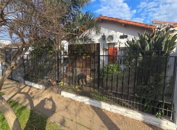 Casa · 112m² · 4 Ambientes · 2 Cocheras · Venta Casa 4 Amb Paso del Rey Patio Parrilla