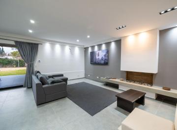 Casa · 253m² · 5 Ambientes · 6 Cocheras · Casa en Venta 3 Dorm. San Eduardo