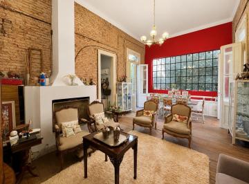 Casa · 203m² · 6 Ambientes · Venta Casa de 6 Ambientes con Gran Jardín y Piscina en Palermo Lote Propio