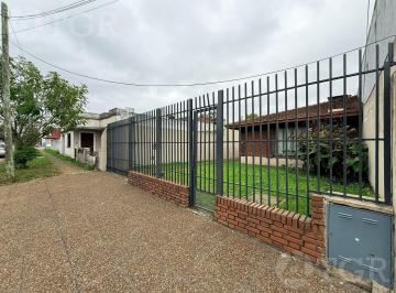 Casa · 67m² · 4 Ambientes · 2 Cocheras · Venta Casa de 4 Ambientes con Quincho y Cochera en Palomar