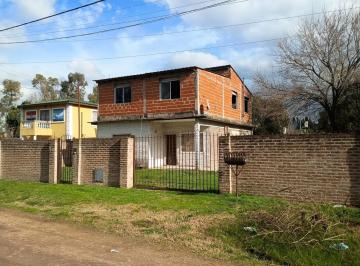 Casa · 780m² · 4 Ambientes · 2 Cocheras · Casa en Venta, 3 Dorm. en Tristan Suarez, Oportunidad, Apto Crédito, con Pileta
