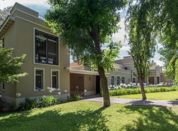 Casa · 455m² · 5 Ambientes · 2 Cocheras · Casa en Venta - El Solar de Capilla, Exaltación de La Cruz - 5 Ambientes, Pileta, Espectacular